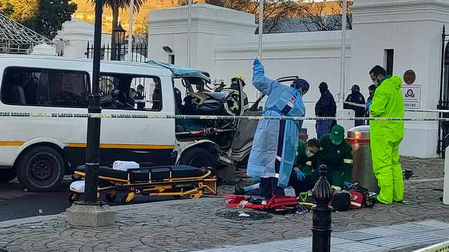 Scholar transport crashes near Parliament gate leaving 1 child dead, 22 injured