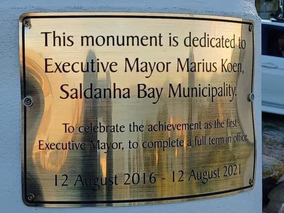 DA mayor rewards himself with a monument for finishing term