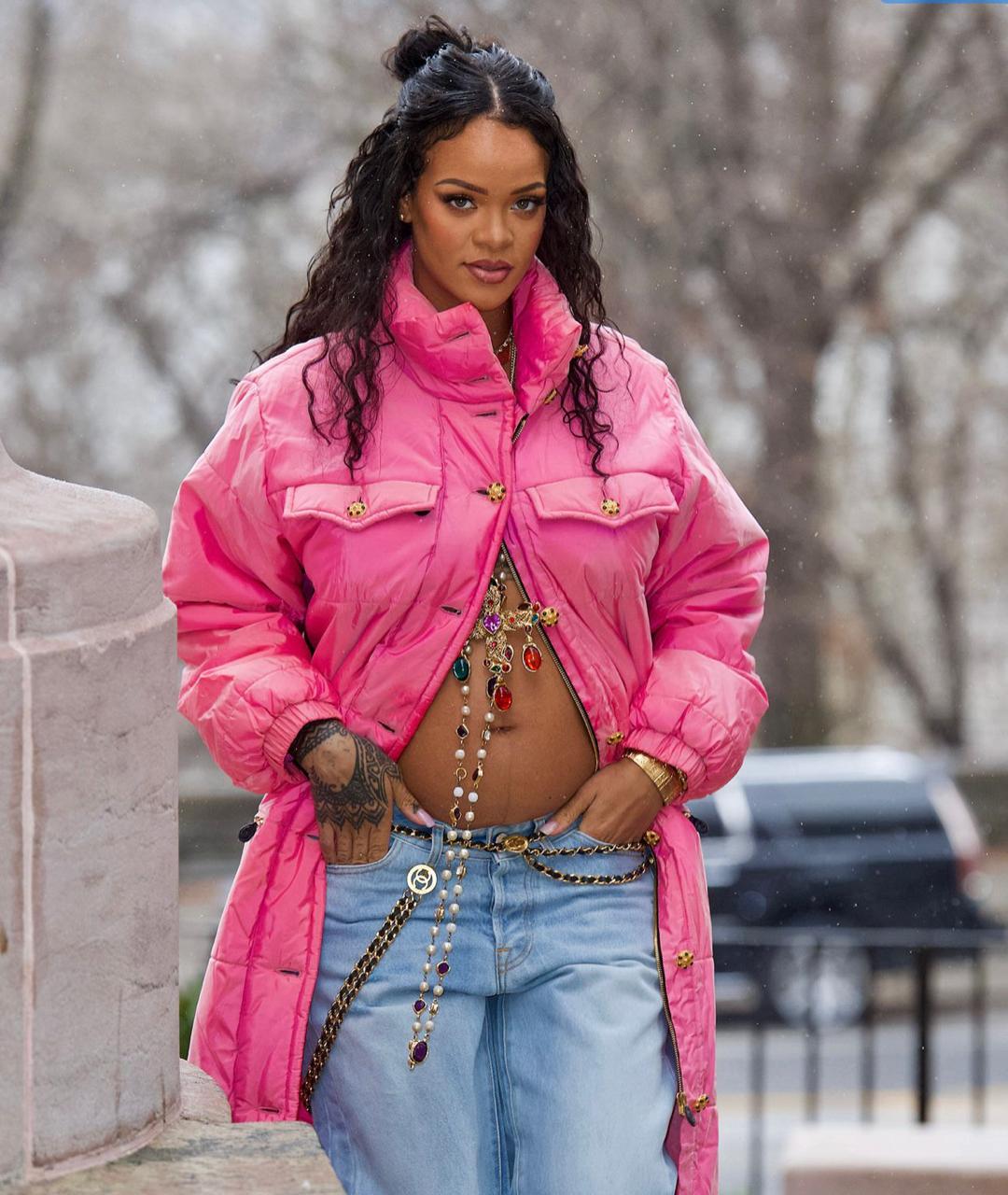 Rihanna shows off baby bump in the streets of Harlem