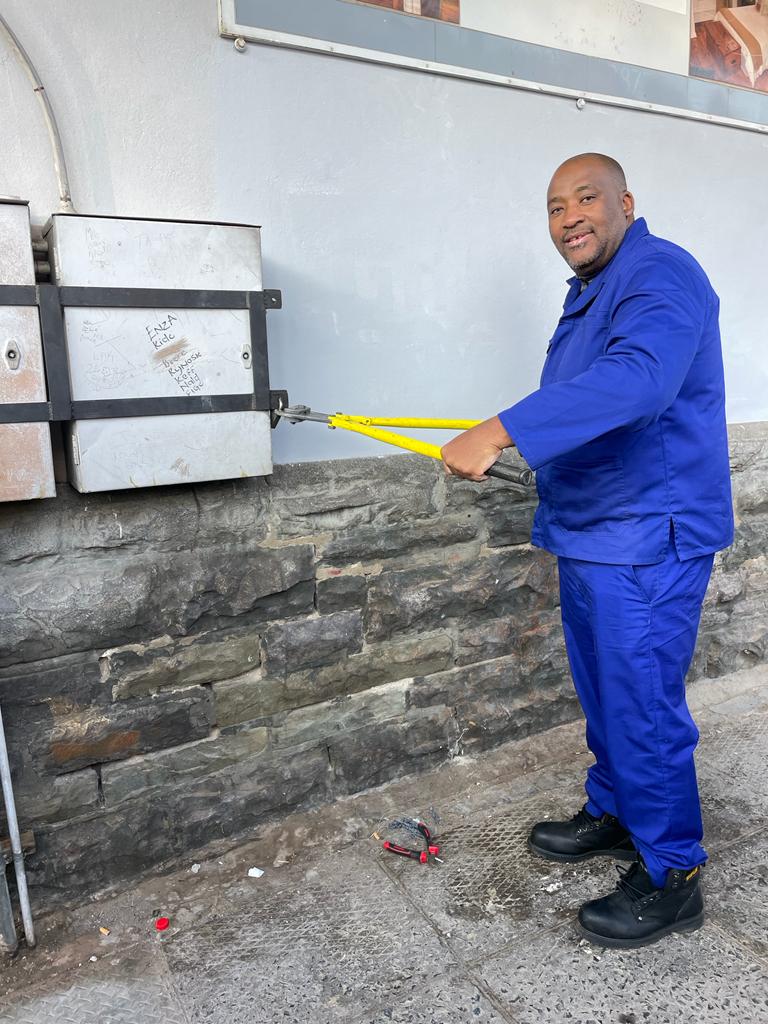 Mayor McKenzie switches lights off for the rich and politically-connected who avoid paying municipal bills