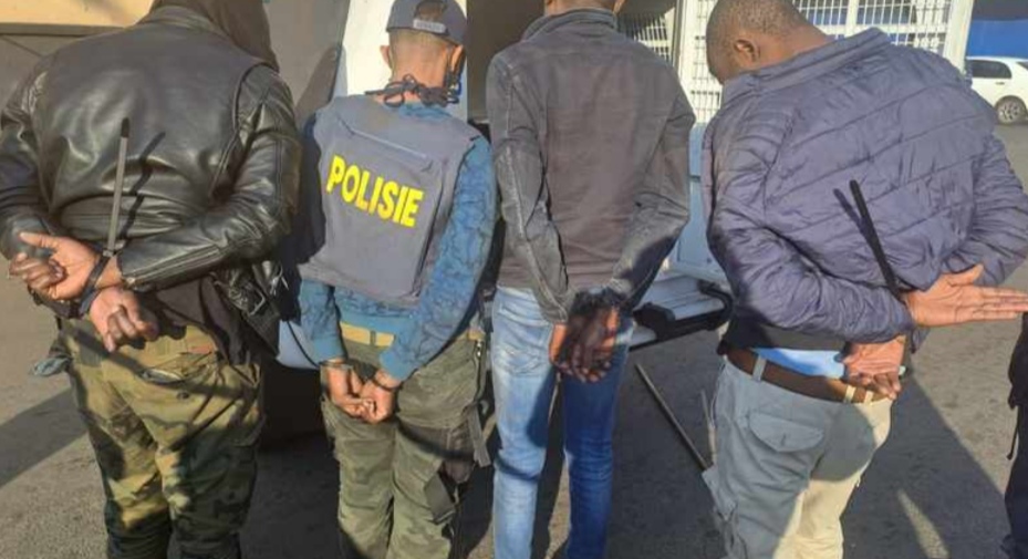 Blue lights, police uniform and bulletproof vest found during arrest of alleged Joburg robbers