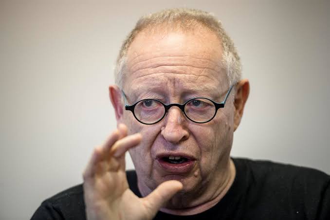 David Lewis, perhaps a hypocritical anti-corruption mind, picks an old jealousy bone with Boesak and uninformedly swipes at Sisulu